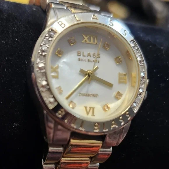 Vintage Bill Blass Womens Diamond and mother of pearl watch - Picture 3 of 11